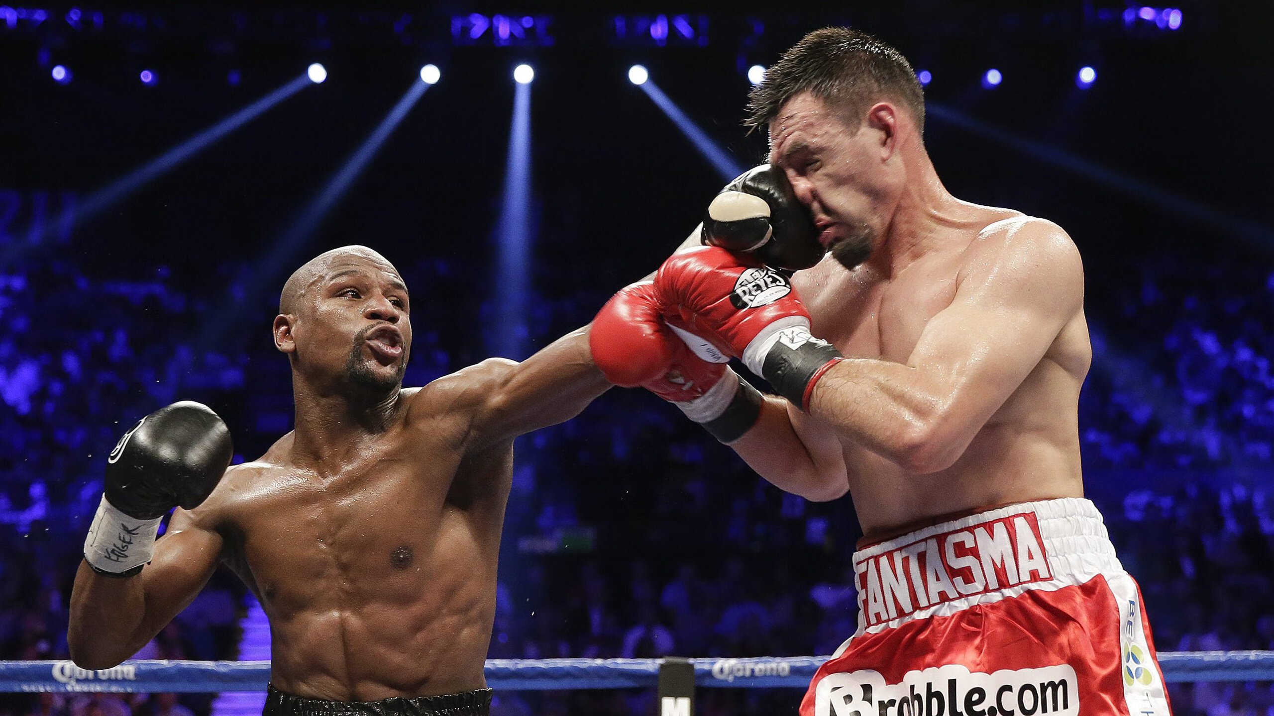 中国队前锋洛佩斯在巴黎奥运会上表现出色,足球运动员洛佩斯