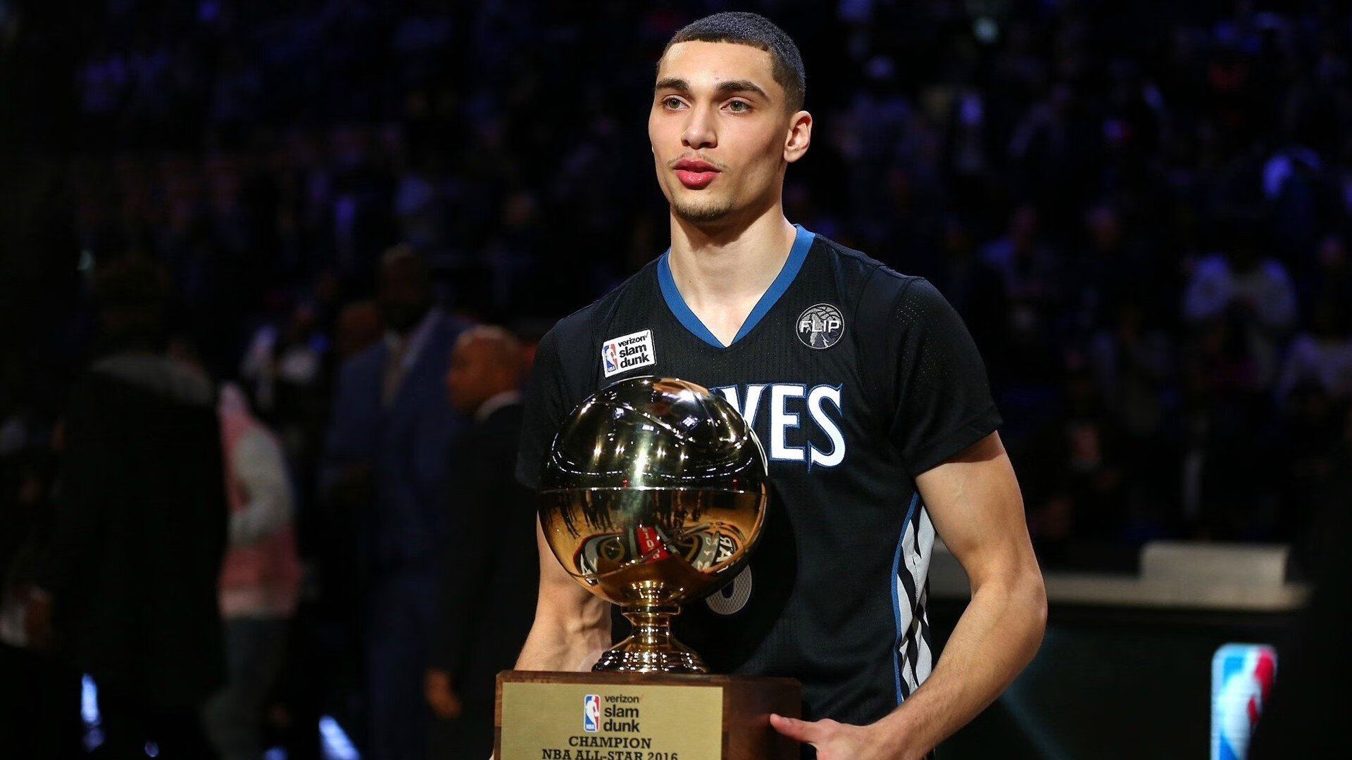 球场上“天才”陌生事：令人忍俊不禁的小插曲，球场上的人都走光了,只剩下我一个修改病句